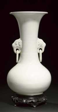 17th century A cream glazed bottle vase